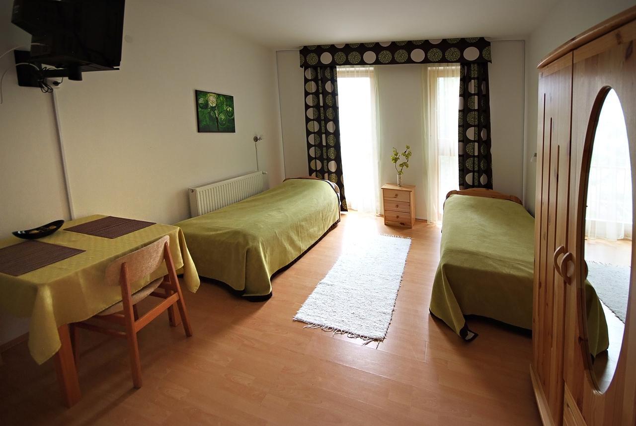 Centrum Apartmanhaz Печ Экстерьер фото