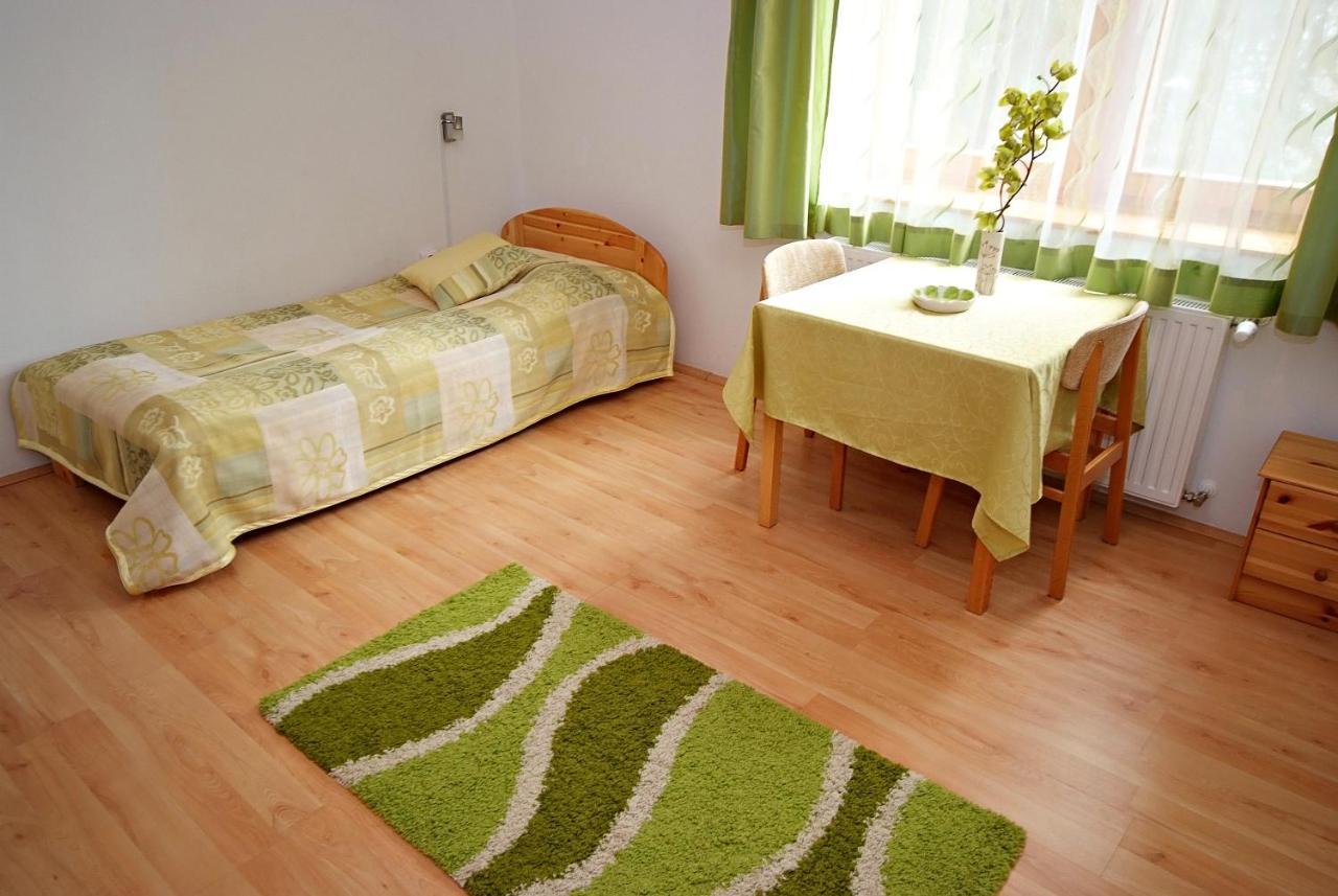 Centrum Apartmanhaz Печ Экстерьер фото